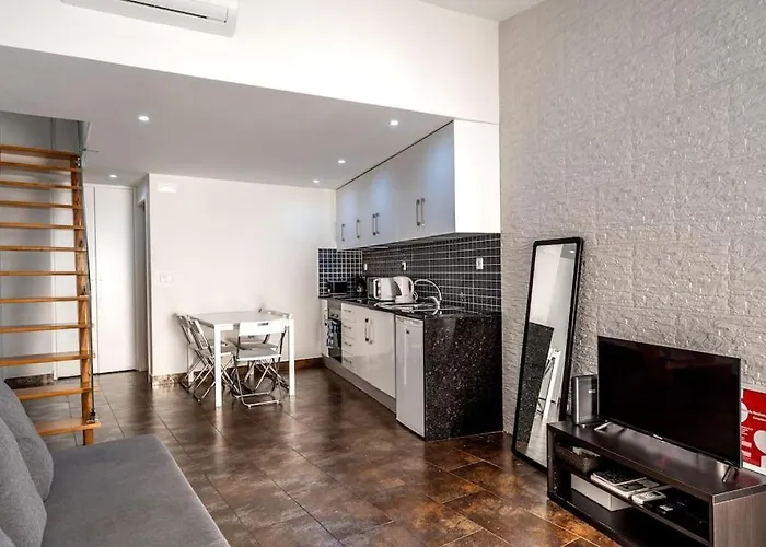 Cozy Ground Floor Studio With Ac And Loft Bedroom
